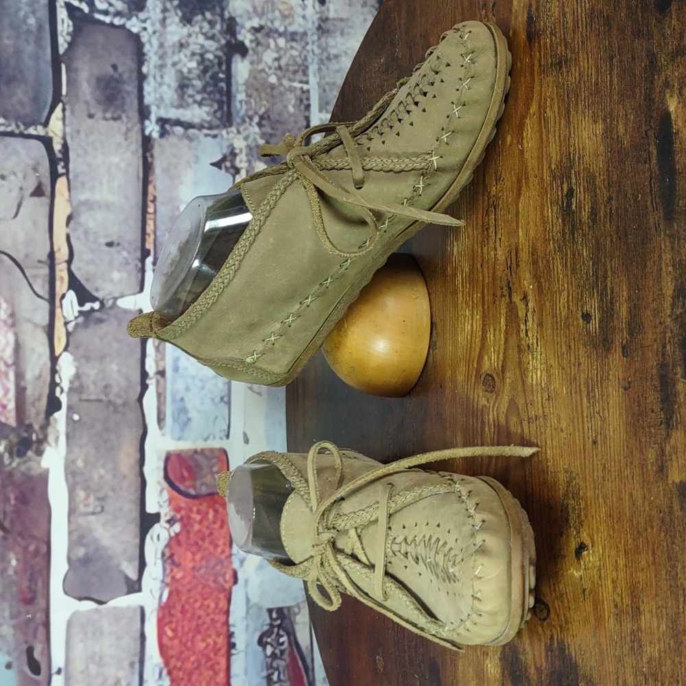 Cherokee "Hoot" Nubuck Leather Moccasin Style Chuka Boot